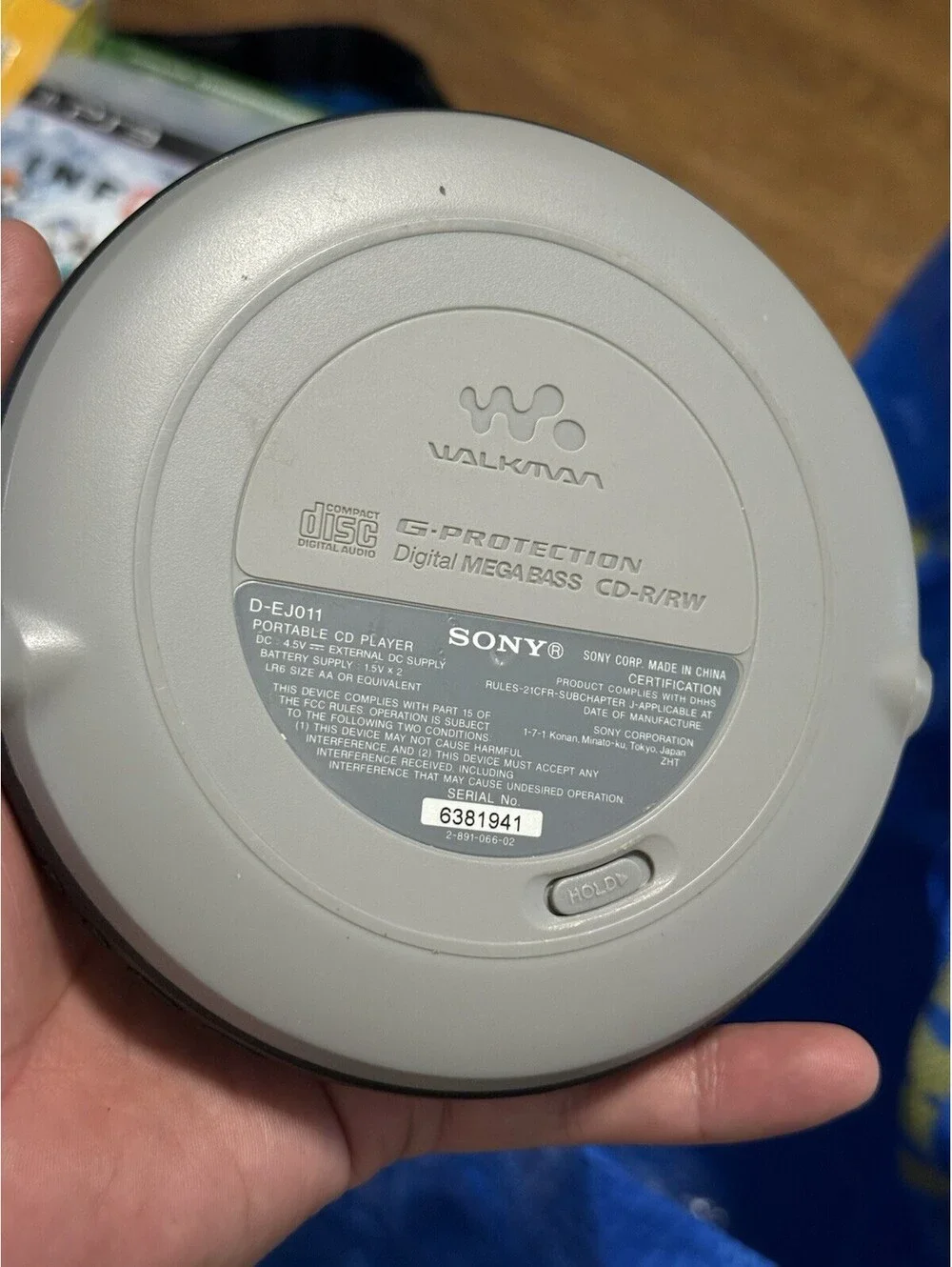 Sony Walkman D-EJ011 Portable CD Player Silver Mega Bass G-Protection Tested W/b